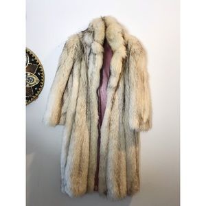 Vintage Long Fur Fox Coat! 💍